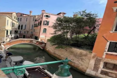 Image de Charming Canal View Apartment in Historic Venetian Palace\n\n\n\n\n\n\n\n