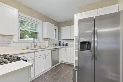 Image de Cheerful 4-bedroom w/ first floor master