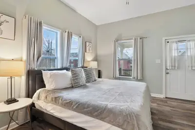 Image de Single level 2 bedroom- minutes from downtown!