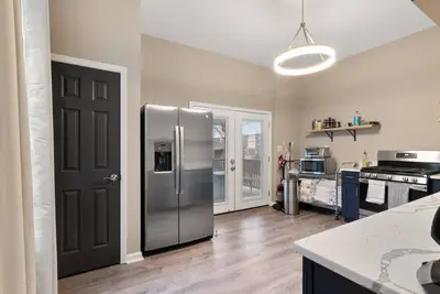 Image de Spacious three bedroom ten min from downtown!