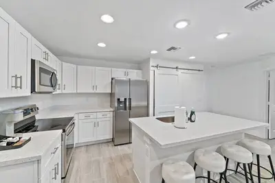 Image de Modern Living: 2-Bedroom, 2 Bath Home Downtown Wpb
