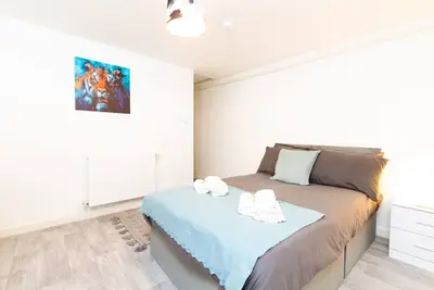 Image de Suite 2: Stylish Private Room in a Shared House