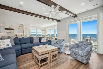 Image de Ollie's Point: Spectacular Oceanfront Home With Pool and Elevator