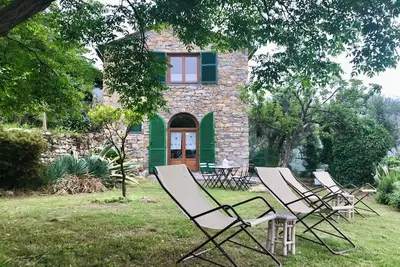 Image de Rustic farmhouse with breathtaking views and sunny garden 12 km from the sea