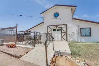 Image de Your Ultimate Texas Retreat with Stunning Views, Hot Tub, Game Room, and More!