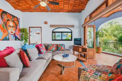 Image de 2br Oasis: Views, Pool, Rooftop, Terrace