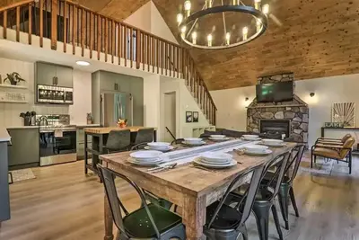 Image de Newly renovated house in Lake Harmony w/ Hot Tub, Gameroom & Summer Beach Access