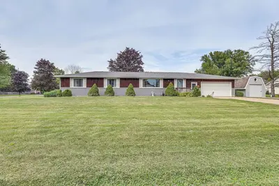 Image de 12 Mi to Castle Rock Lake: Serene New Lisbon Home!