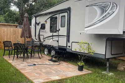 Image de Cozy and Comfortable Camper to get fun and good times