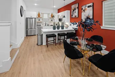 Image de New 3Story Home Northside\nVillage Woodland Heights