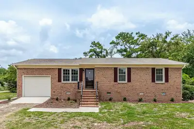 Image de 3br, 2ba: Beautiful Coastal Escape Near Beach, Downtown, Shopping, Restaurants!