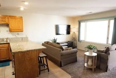 Image de 2 Bed, 1 Bath Las Palmas Condo