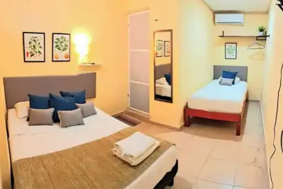 Image de Private studio for 3 guests. A/C, Wi-Fi, Tv, equipped kitchen. Steps from the beach.