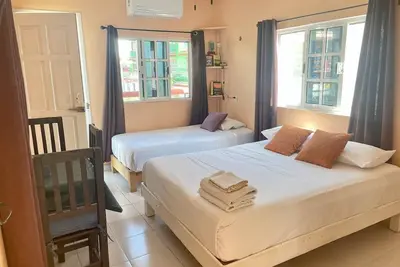 Image de Studio for 3 guests. A/C, Wi-Fi, Tv, kitchen, balcony. Near ferry and beach.