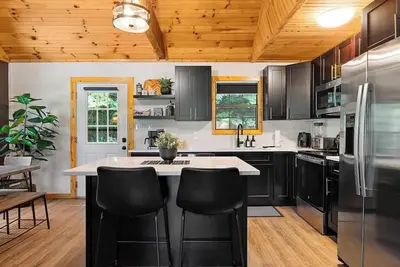 Image de Renovated 3-bedroom cabin with WiFi, Ac in peaceful Banner Elk