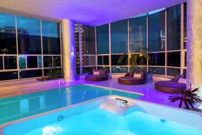Image de Stunning 9-Br Ph with Spa, Concierge, Breakfast & WiFi in Medellín