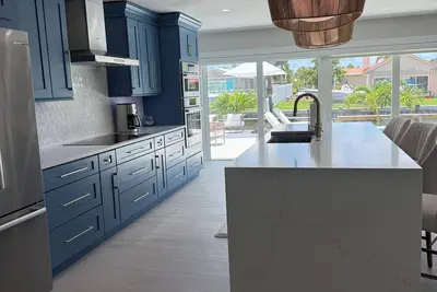 Image de Modern Canal-Front Luxury, Pool, Beach, Family-Friendly Comfort, Baby, Peloton