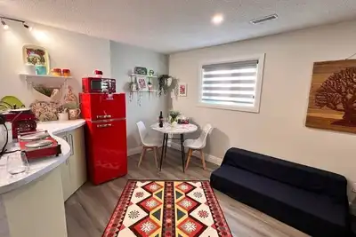 Image de Private Bachelor Unit close to St. Clair College walking distance