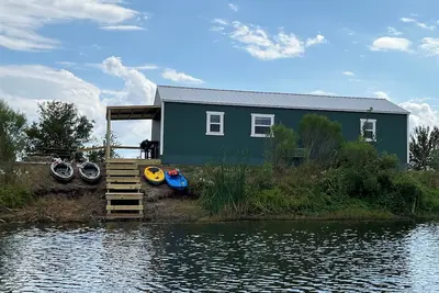 Image de Bass Lodge - Lakefront - New