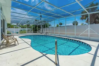 Image de Walk to Beach – 3br w/ Heated Pool & Fenced Yard