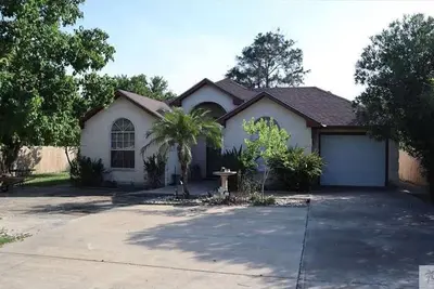 Image de Charming 3-bedroom house on over half acre lot