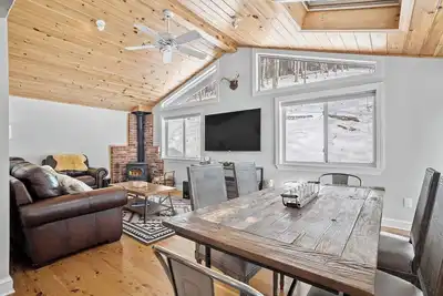 Image de Modern Private Chalet-Close to Skiing, Shopping & Restaurants