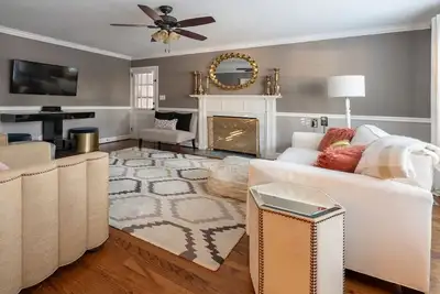 Image de Fernwood Manor: Your Cozy Retreat in the Heart of High Point, Nc