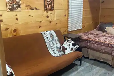 Image de 1 Room Cabin- \" The John Wayne\"