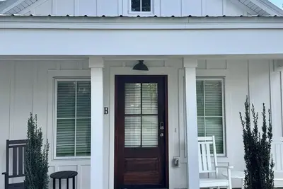 New Luxury 1br Cottage in Downtown Auburn Cottage District!
