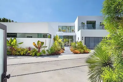 Image de Spacious 7-bedroom house in fabulous Beverly Hills - 7bd _ 9ba _ 8, 000sqft