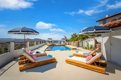 Image de Stunning Views, Speakeasy Bar, Pool, Hot Tub, Sauna, Cold Plunge, Outdoor dining