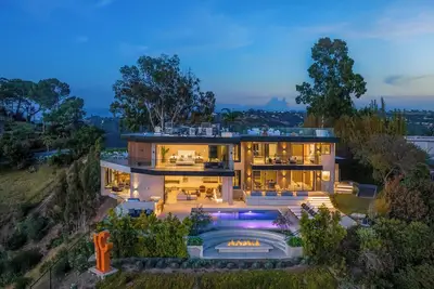 Image de Contemporary Modern House with 6 Beds 9 Baths, 10, 556 Sq. ft\n