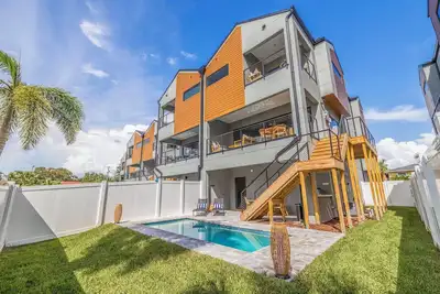 Image de Casa Mare at Bay Blvd Sleeps 10 With a Golf Cart