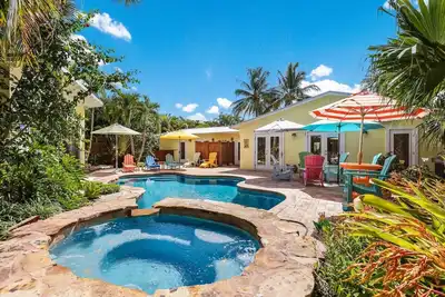 Image de Rainbow Fish: 1. 5 blocks to beach! Pool, Spa & Game Room