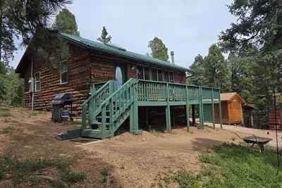 Image de Cabin is 1 min from National Forest! Atv and hiking trails accessible.