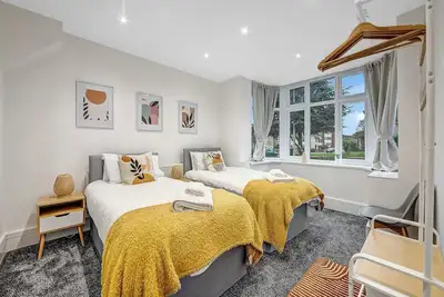 Image de Spacious 4 bedroom 4 bath-Free Parking Great Links