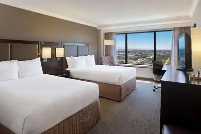 Image de Close to Major Highways | Affordable Room Ideal For Family Stay | Fitness Center