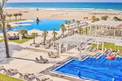 Image de High Tides and Good Vibes! Relaxing 2br Suite, Outdoor Pools, Beachfront!