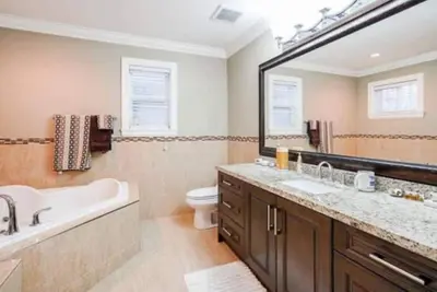 Image de 4 Bed 4 Full Washroom 2 Full kitchen 2 Living Room ( No DrugsNo Smoking-No pets)