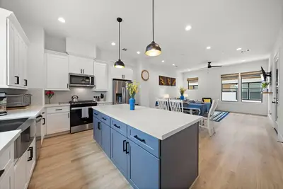 Image de Nr Midtown + Med Center + Dt | Games | WiFi | Pet