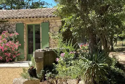 Image de Mazet typique, à l'abri des regards, à Gordes, au coeur du Luberon, en Provence.