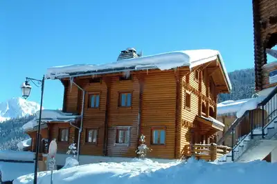 Image de Cosy traditional self-catered 6 bedroom log cabin chalet in Courchevel La Tania.
