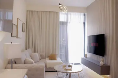 Image de Modern 2br Near Downtown - Sleeps 6 - Pool & Gym