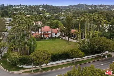 Image de Luxurious 8-bedroom estate with Ac, WiFi in brilliant Beverly Hills