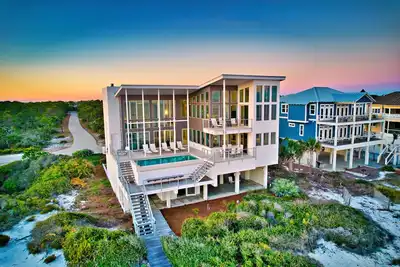Image de Sugar Sands Sanctuary: Gorgeous Beachfront Home, Infinity Pool, 5 Masters