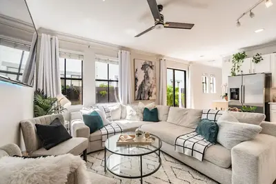 Image de Hyde Park/SoHo/Downtown 2/2 Townhome