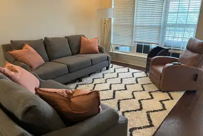 Image de \"Half Time Condo\" - Cozy 2-bedroom 2 bath, convenient to Bryant-Denny stadium