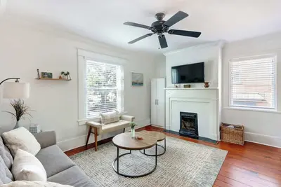 Image de The Magnolia on Bull, Modern | Charming | Central