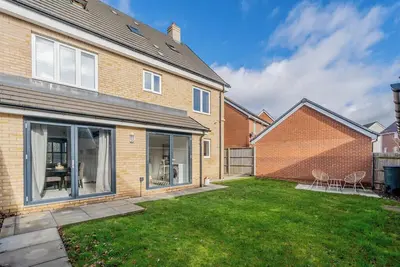 Image de Spacious 5-bedroom house with free parking, garden, and Cinema room with Netflix