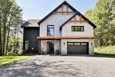 Image de Maison à louer - Saint-Sauveur - Saison hivernale 4 mois le 1er décembre 2024